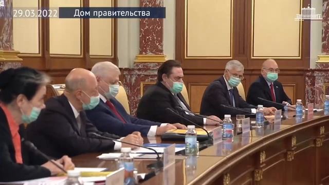 Как выглядят ораторы, которые профессионально держат внимание смотреть онлайн