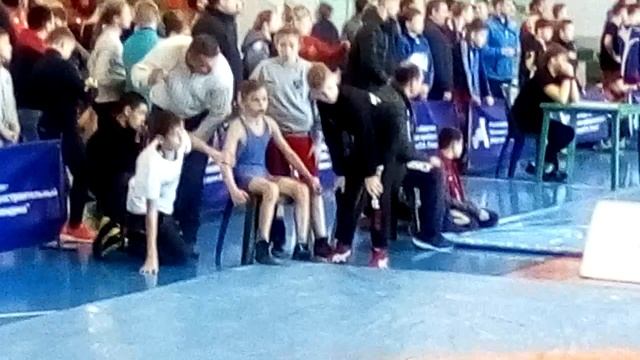 Решили секунды победа по вольной борьбе Роман Хохлов над бойцом из ДНР . Арзамас 23- ноября 2019 г. смотреть онлайн