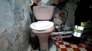 Монтаж труб в ванной и на кухне. Ужасы демонтажа чугунных канализационных труб в квартире у бабушки