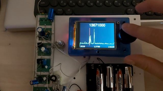 Псевдо-sdr радиоприемник. Прием на кусок провода в комнате. смотреть онлайн