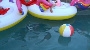 Last To Fall Off The Floaty Wins A MacBook Pro - Challenge | Txunamy