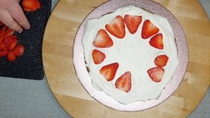 Ванильный торт с клубникой. Торт с бабочками для девочки. Очень нежно и просто.