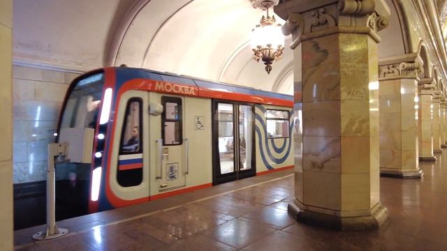 Станции Московского метро "Проспект Мира" "Комсомольская" "Курская" выход на улицу "Земляной Вал" смотреть онлайн