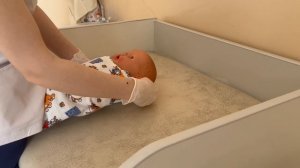 Правила ухода за новорожденным в первый месяц жизни. Уход за ушами.