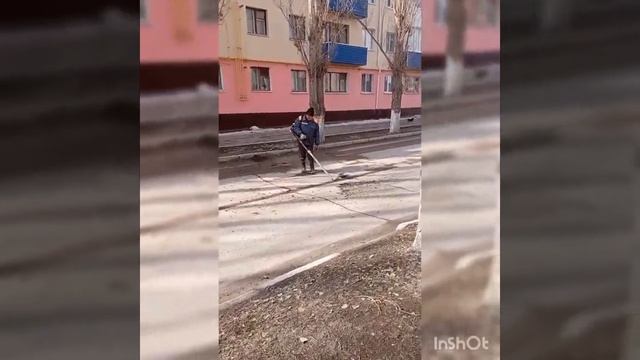 Дорожные службы Ютазинского района производят ремонт асфальтового покрытия на дороге по ул. Ленина смотреть онлайн