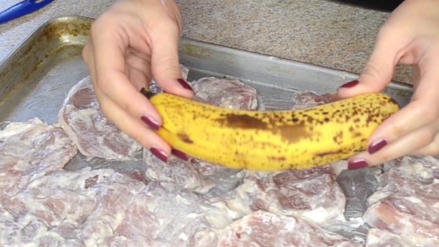 Мясо по-французски с бананом. Очень простой и вкусный рецепт.