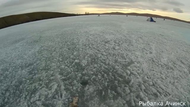 весенняя ловля карася со льда.Рыбалка на карася. смотреть онлайн