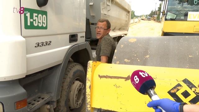 В Страшенах после ремонта проезжей части оставили два столба смотреть онлайн