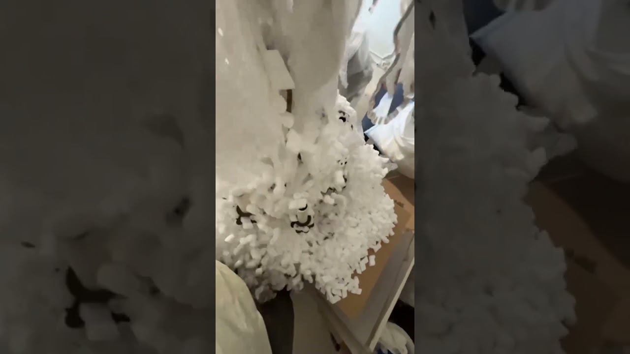 Распаковка люстры на объекте Шаболовская Residence Hall #дизайнерскийремонт смотреть онлайн