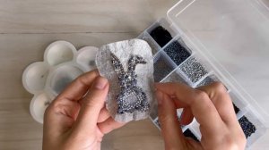 Мастер-Класс Брошь Зайка с мехом из бисера и кристаллов. Подробное видео брошь пушистый заяц