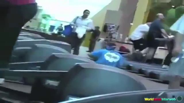 Видео приколы на беговой дорожке смотреть онлайн