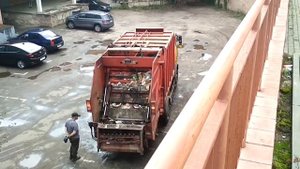 МУСОРОВОЗ и СЕКРЕТ МУСОРА МАГАЗИНА. ЧТО МУСОРОВОЗ РАЗДАВИЛ?