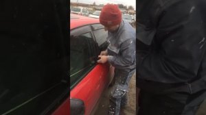 Открываем машину без ключей AUDI 100