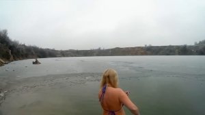 Крещенские купания в проруби 19/01/2020 в Горловке на Ртутном Карьере. Крещение выдалось тёплым #7