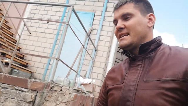 Как сделать забор, навес, крыльцо, поклеить рваный камень, шпалеру, ворота, бетонирование двора смотреть онлайн