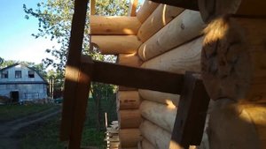 Поставили сруб и стропила!