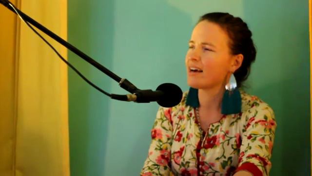 Nila Hargreaves - Hare Krishna Kirtan - RéveillOm at Lisbon's Mantra Yoga Lounge - 31 Dec 2018 смотреть онлайн