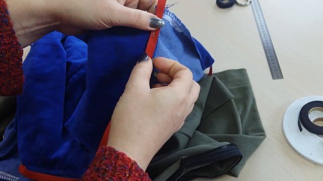Воротник из кашкорсе или рибаны. Обработка горловины киперной лентой.