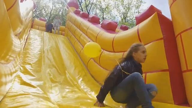 Праздник мороженого. Надувной Батут-горка. Парк Сокольники смотреть онлайн