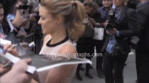 Erin Richards - Signing Autographs at the "Gotham" Series Premiere in NYC