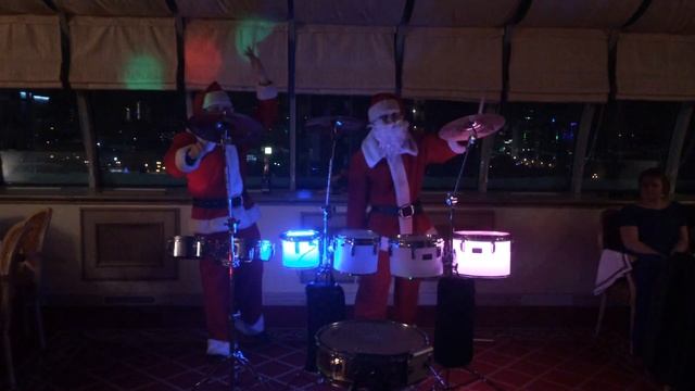 Дед морозы барабанщики зажигают! смотреть онлайн