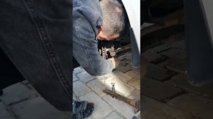 Замена шаровой опоры Киа Рио без съёма рычага часть первая.