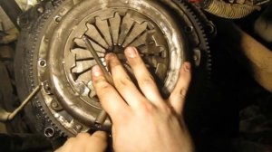 Снятие сцепления VALEO на ВАЗ 2111 1,5 8 кл после 90 тысяч пробега + дефектовка.