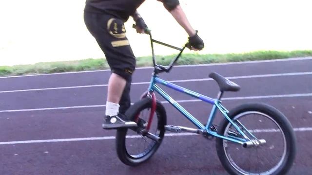 How To Trackstand BMX Самый легкий трюк bmx № 4 смотреть онлайн