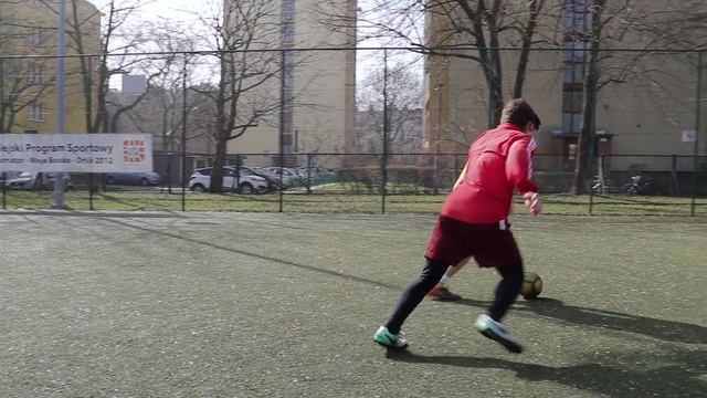 ФИНТЫ В ДВИЖЕНИИ | КАК УЙТИ ОТ ПРЕСЛЕДОВАНИЯ | ОБУЧЕНИЕ ФУТБОЛЬНЫМ ФИНТАМ смотреть онлайн