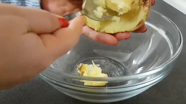 Фаршированная картошка с грибами, сыром и беконом