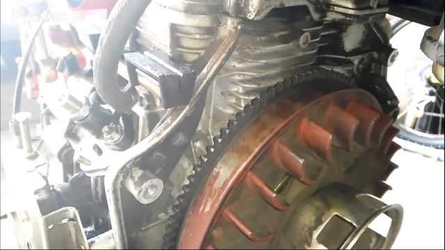 Мотоблок. Дымит сизым дымом. Где заводские метки. смотреть онлайн