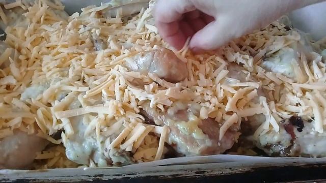 Как запечь картофель и очень вкусную - Курицу в духовке! смотреть онлайн