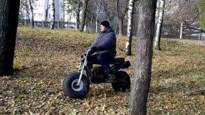 Мотовездеход на испытаниях (мотоцикл повышенной проходимости)