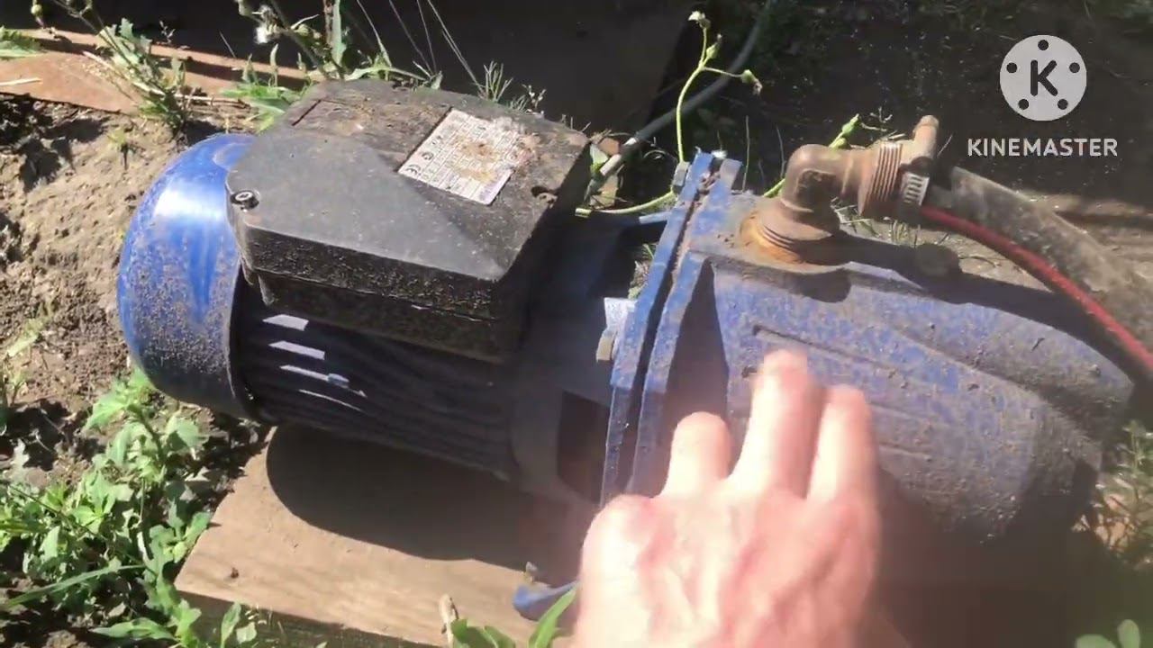 Поливаем газон с помощью старого насоса, супер напор!!!! смотреть онлайн