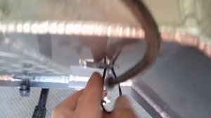 Быстрый крепеж провода датчика эхолота к транцу лодки. Тюнинг лодки Вятбот