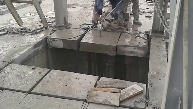 Алмазная резка монолита ручными резчиками