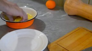 Картофельные чипсы (чипсы из свежего картофеля) в масле с солью и специями.