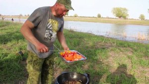 ЖАРЕНЫЙ ЛАГМАН В КАЗАНЕ НА КОСТРЕ.