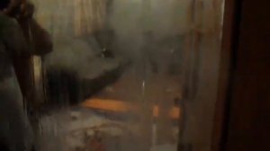 Паровая швабра H2O Mop X5 в действии удаляем скотч