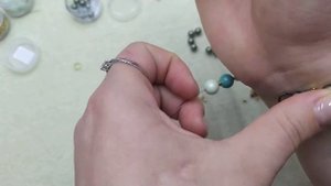 Простой браслет из жемчуга и скоробея Сваровски