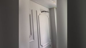 Клеем декоративные молдинги на стены заказчику, пошагово