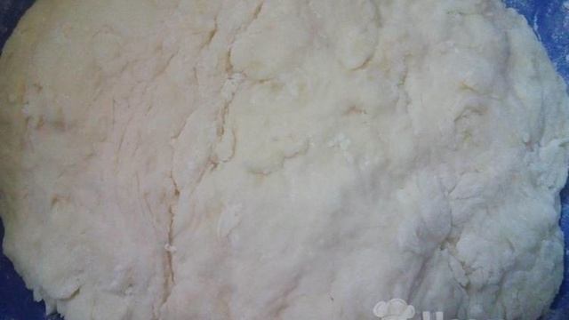Пирожки с творогом и вишней на сковороде