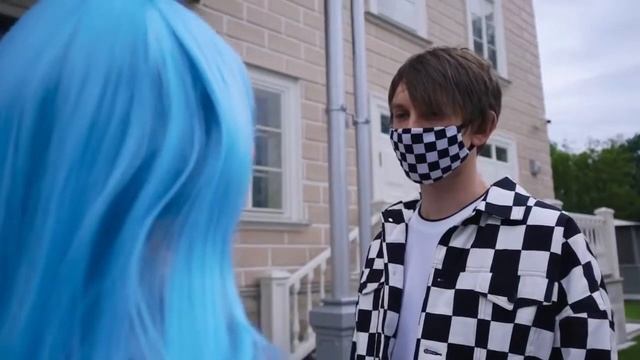 ФРЕНДЗОНА БОЙЧИК ПЕРВЫЙ КЛИП ФРЕНДЗОНЫ смотреть онлайн