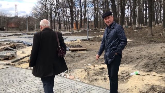 Строим как можем. Парк "Юность" новая плитка поплыла.