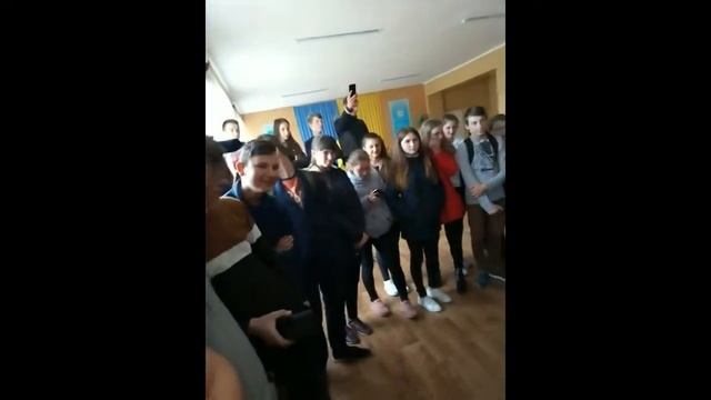 Танцевальный батл в школе ( Dance Battle in the School )