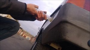 Ровняем вмятину на авто стержнями от термопистолета