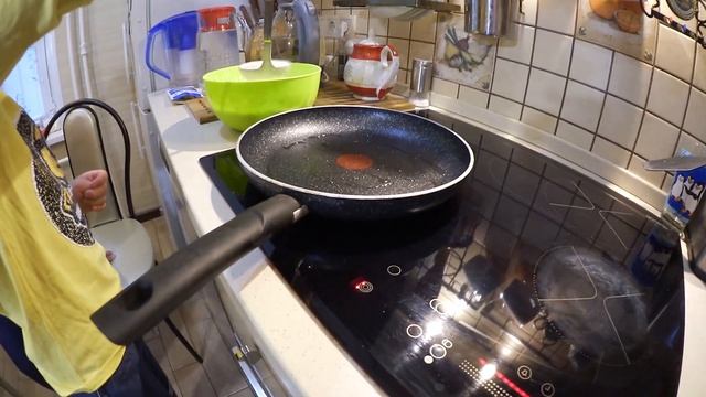 РЕЦЕПТ ОЧЕНЬ ВКУСНЫХ БЛИНОВ НА КЕФИРЕ. ПЕЧЁМ БЛИНЧИКИ С БАБУШКОЙ СВЕТОЙ смотреть онлайн