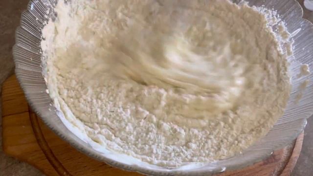 Никогда не выкидывайте ПРОКИСШУЮ СМЕТАНУ. Показываю что я делаю из него смотреть онлайн