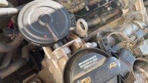 Замена патрубка клапана вентиляции картерных газов