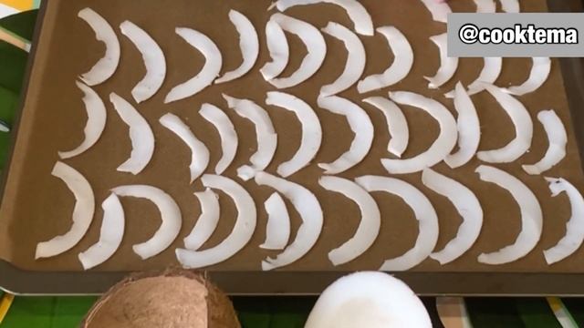 Как сделать кокосовые чипсы / How to make coconut chips Как разбить кокос. Рецепт